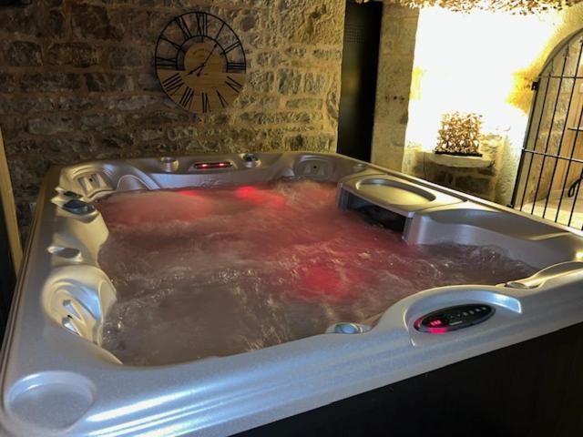 Agreable Chambre D Hote Avec Piscine Et Jacuzzi Thégra Kültér fotó