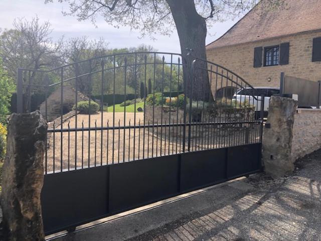 Agreable Chambre D Hote Avec Piscine Et Jacuzzi Thégra Kültér fotó